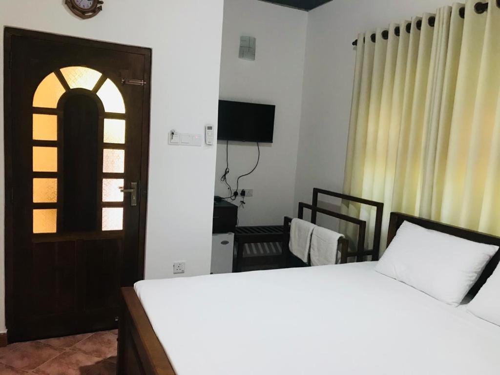 Langama Thena - ළඟම තැන Hotel Anuradhapura Buitenkant foto