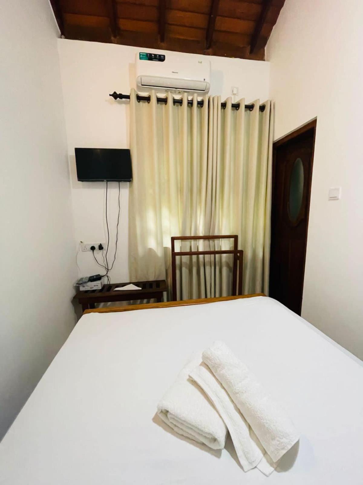 Langama Thena - ළඟම තැන Hotel Anuradhapura Buitenkant foto
